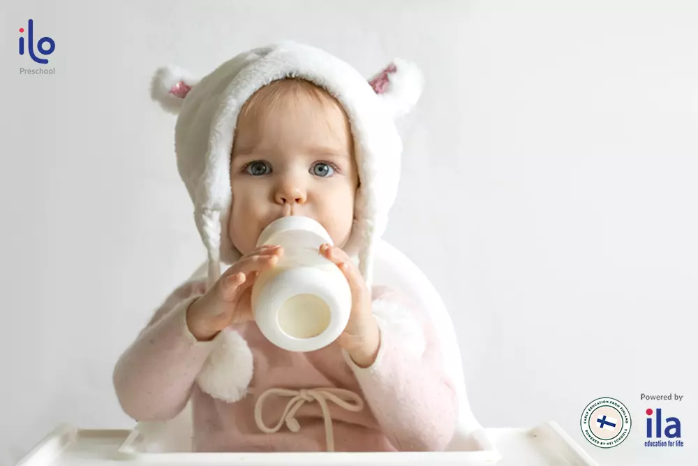 Sữa là nguồn thực phẩm quan trọng cho trẻ 2 tuổi.