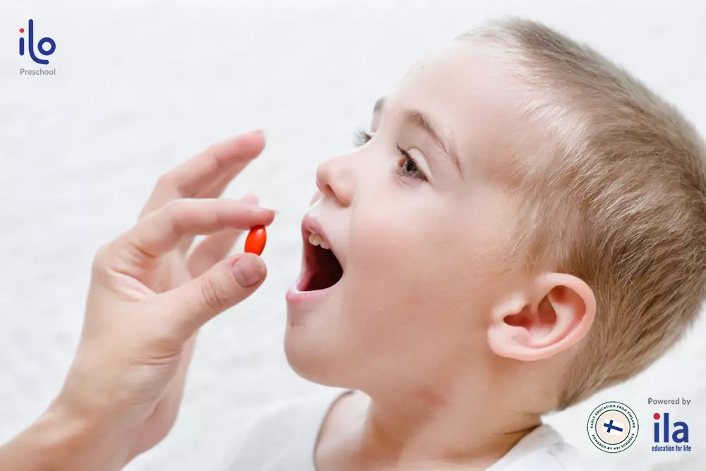 Cần bổ sung vitamin trong chế độ dinh dưỡng cho bé 2 tuổi.