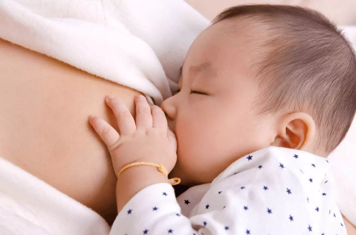 Chế độ dinh dưỡng cho trẻ sơ sinh chủ yếu sẽ là từ sữa mẹ