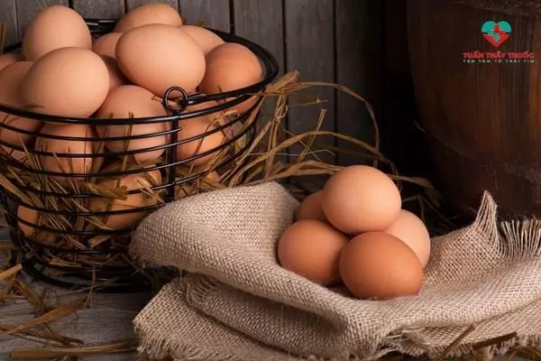 Mẹ mới sinh nên ăn gì: Trứng gà